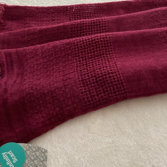 NWT World Market Infinity Woven Scarf, burgundy color, 72”X 29” - Picture 4 of 11